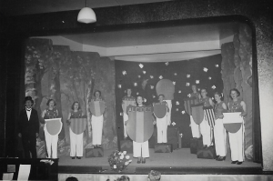 13 november 1937. Ter gelegenheid van het 30-jarig bestaan werd er een revue opgevoerd.